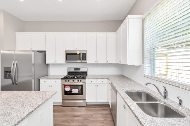 Foto del edificio - 2722 Brown Lk St