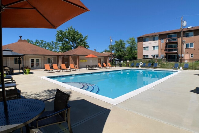 Building Photo - Fox Run Apartments