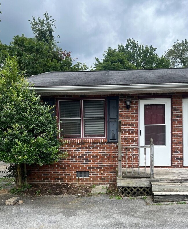 Building Photo - 409 Brookhaven Dr