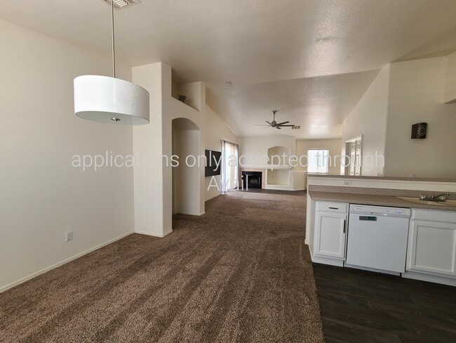 Foto del edificio - 8680 S Desert Dove Dr