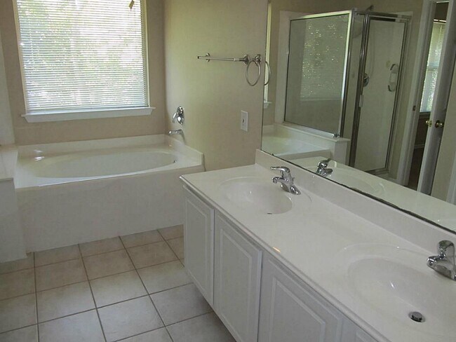 Building Photo - 2946 Loganberry Park Ln