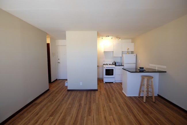 Apto. de 1 habitación renovado - Colfax Villas I