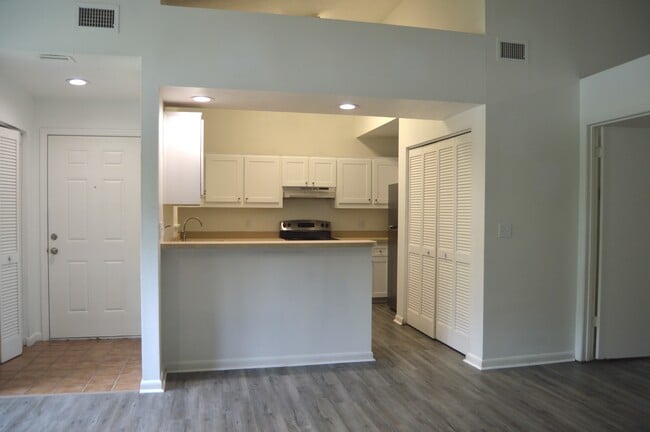 Building Photo - Timberland Apartments