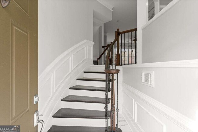 Building Photo - 2876 Overlook Way NE