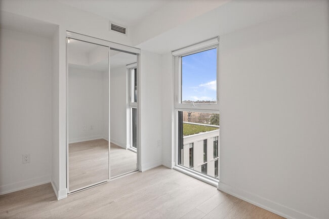 Building Photo - 480 Wilson Ave