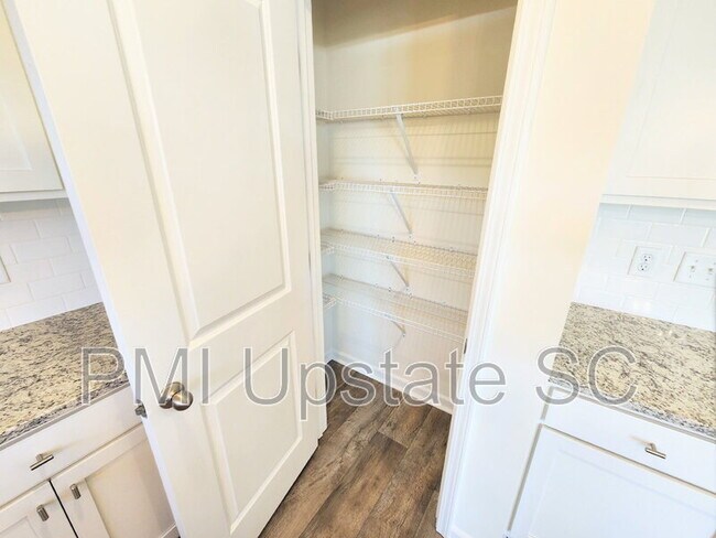 Foto del edificio - 6043 Willutuck Dr