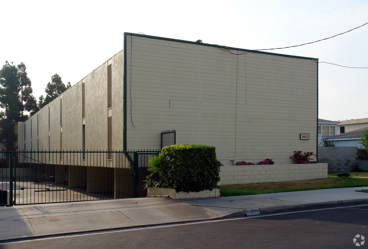 14612 Larch Ave, Lawndale, CA 90260 Apartments in Lawndale, CA