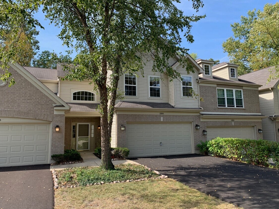 Primary Photo - 2806 Cobblestone Dr