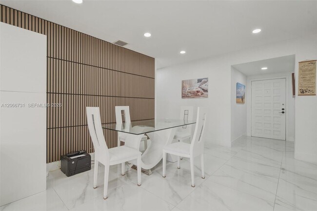 Foto del edificio - 11621 NW 58th Pl