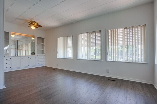 Foto del edificio - 55+ Mobile Home Community, 2 Bedroom + Sunroom
