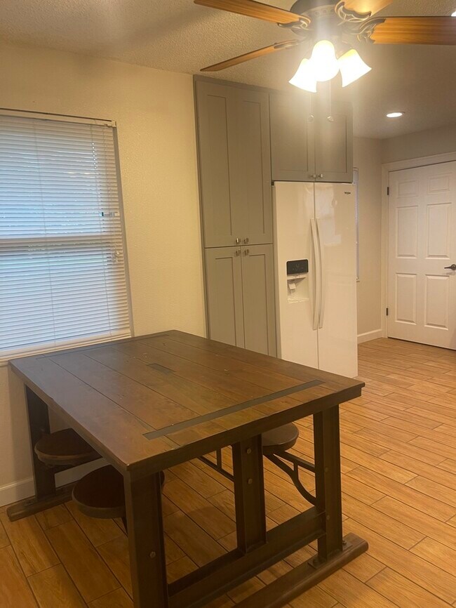 Foto del edificio - 2928 Del Rio Dr