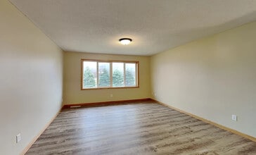 Building Photo - 10711 Unity Ln N