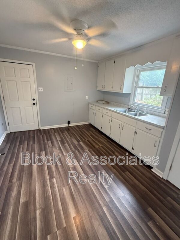 Foto del edificio - 170 New Salem Rd