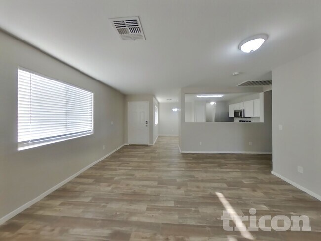 Foto del edificio - 10410 W Pioneer St