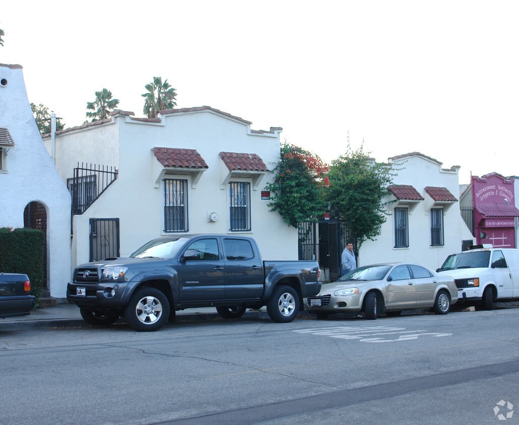 Building Photo - 1408-1412 Micheltorena St