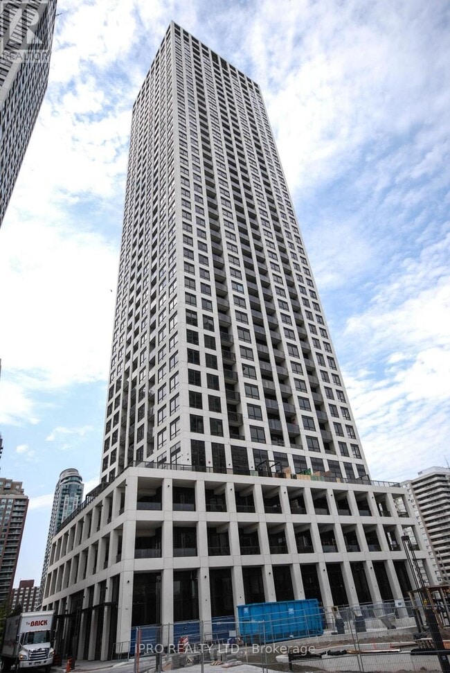 Building Photo - 30-730 Elm Dr W