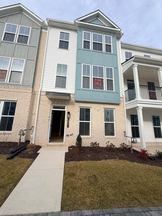 Building Photo - 15375 Sunray Aly