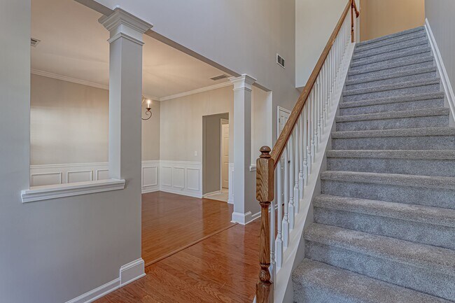 Building Photo - Master on Main! Home in Popular Autumn Tra...