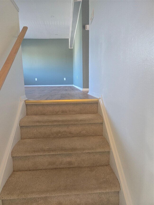 Building Photo - 214 Pointe Cir N