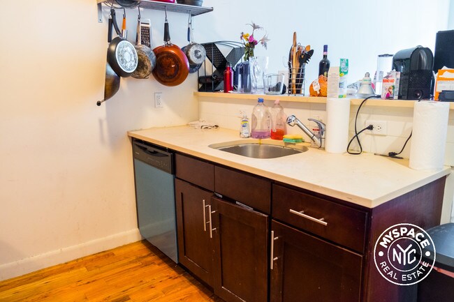 Foto del edificio - 731 Prospect Pl