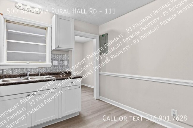 Building Photo - Renovated 2BR/1BA Apartment in Rural Hall ...