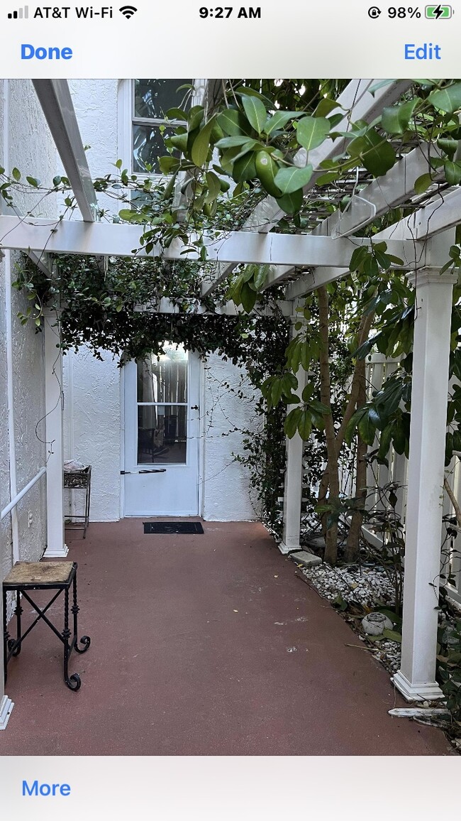Building Photo - 661 Poinsettia Ave