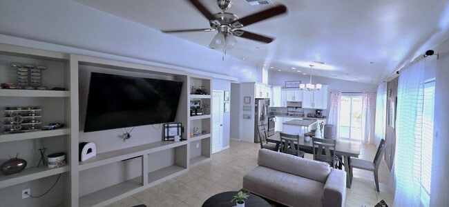 Foto del edificio - 624 S Vaughn Ave