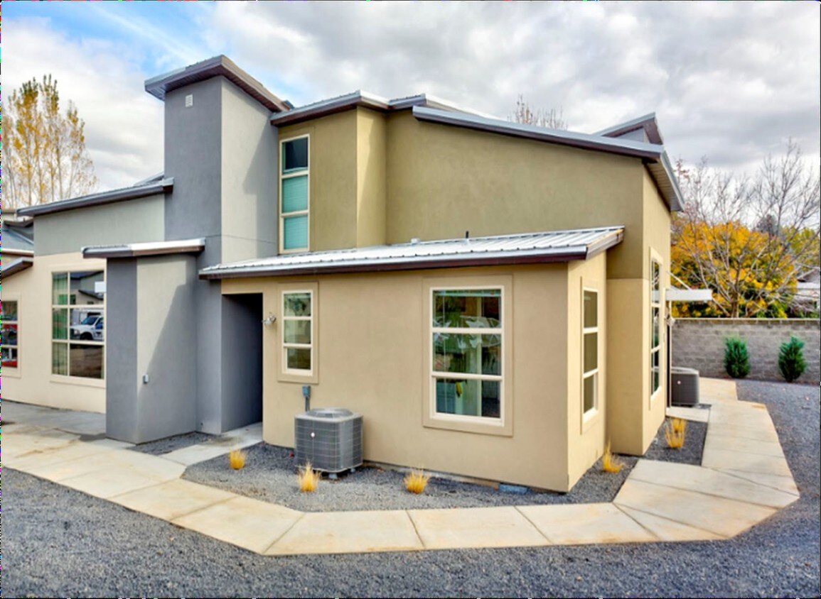 Building Photo - Towne Pointe Crossing
