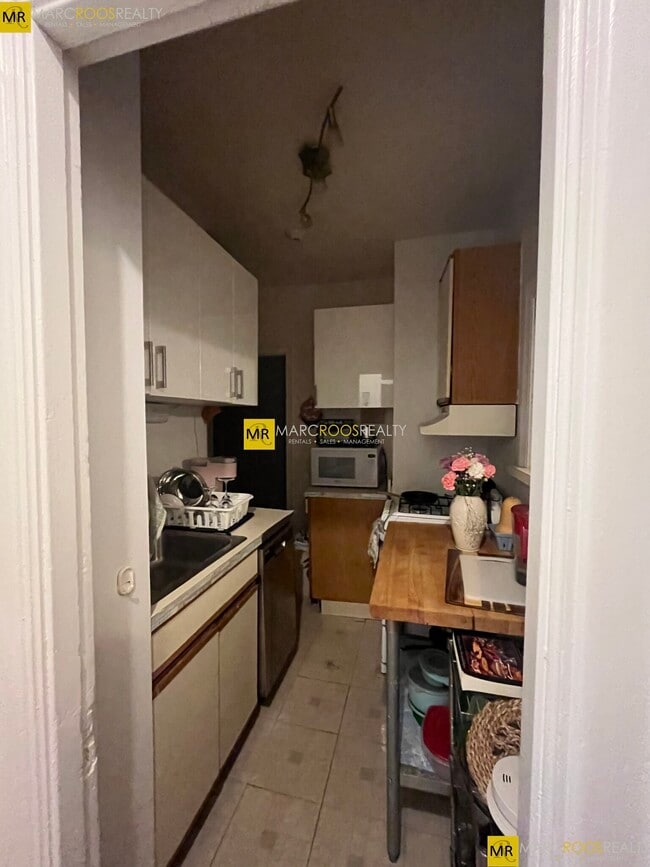 Building Photo - 100 Saint Marys St