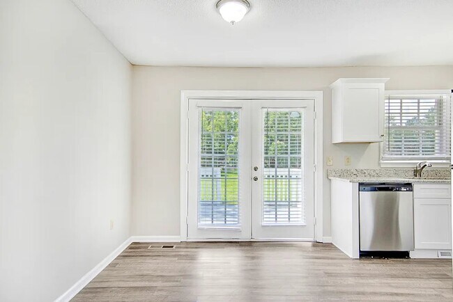 Foto del edificio - 2135 Cooper Branch Rd