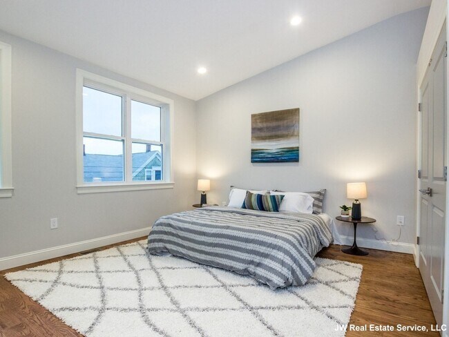 Foto del edificio - 6-8 Rockwell Ave. Unit 8