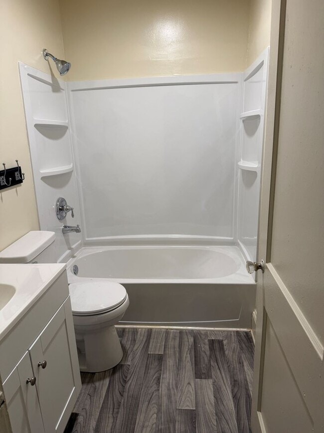 Building Photo - 1 bedroom 1 bathroom -Move In Special $500 off first full month