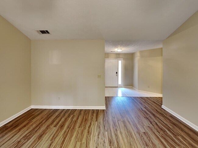 Building Photo - 810 Trellis Pond Ct
