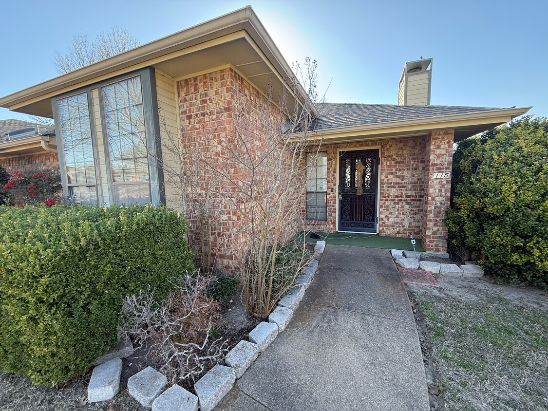 Building Photo - 115 Larchbrook Dr