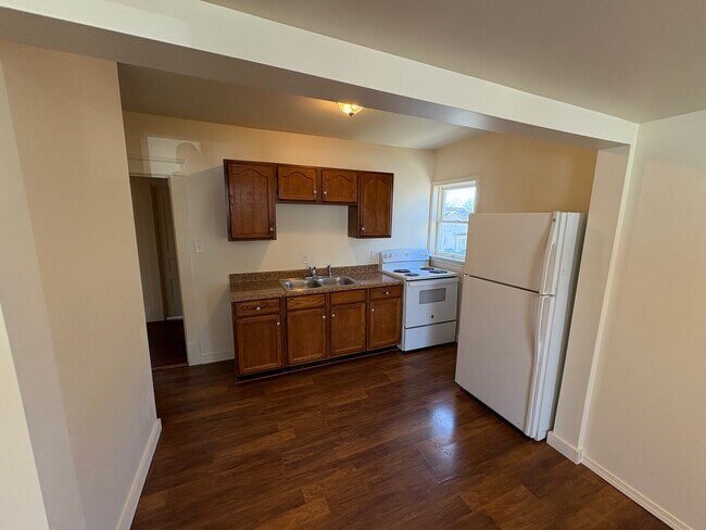 Cocina - 307 Gilmore Ave