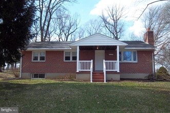 Building Photo - 5118 Avoca Ave