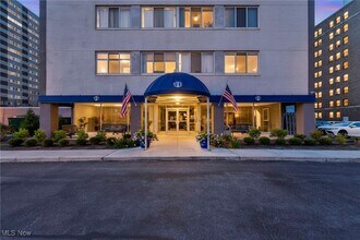 Building Photo - 12520 Edgewater Dr