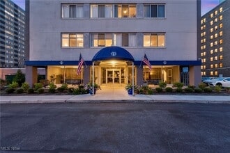 Building Photo - 12520 Edgewater Dr
