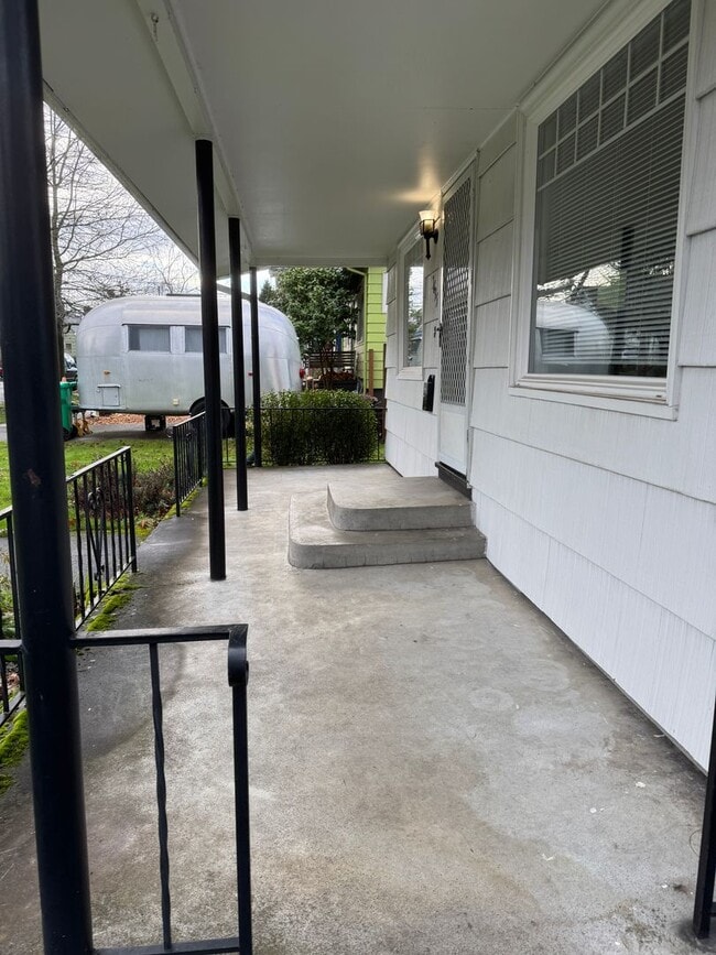 Foto del edificio - Charming 2 Bedroom 1 Bathroom Located in the Heart of the Beaumont-Wilshire Area!!