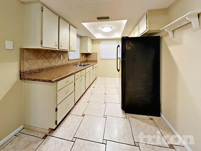 Building Photo - 6320 Moog Rd