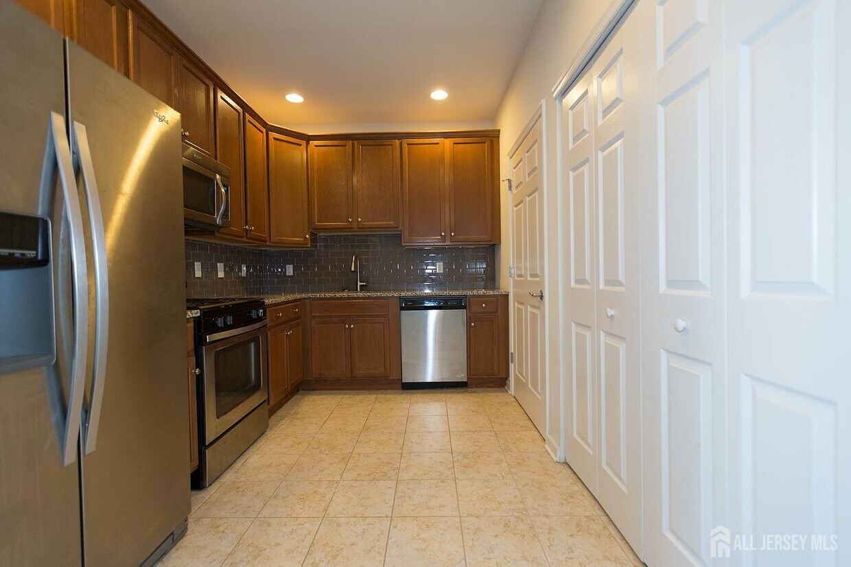 Foto principal - 1144 Halifax Pl