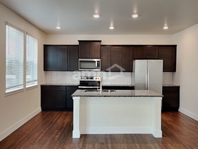 Foto del edificio - 3517 70th Dr NE