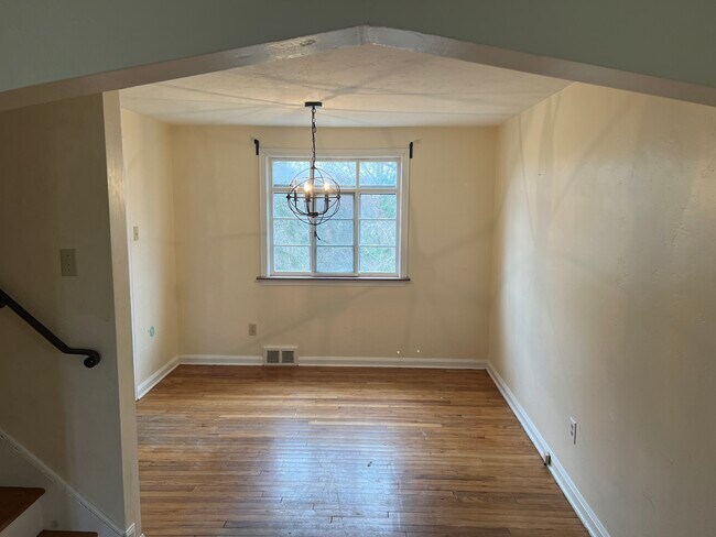 Building Photo - 995 Firwood Dr