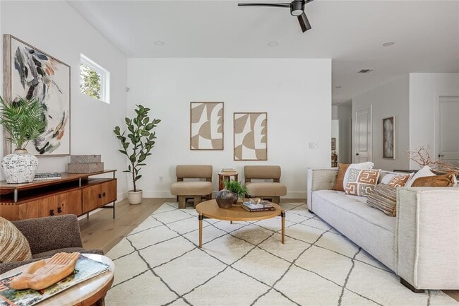 Building Photo - 1809 Pasadena Dr