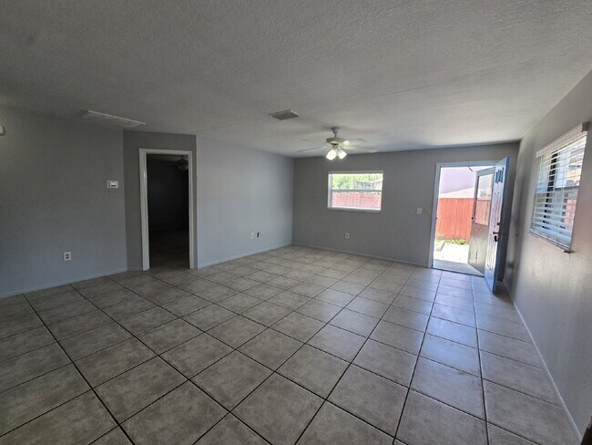 Foto del edificio - 2 bed, 2 bath duplex in New Port Richey