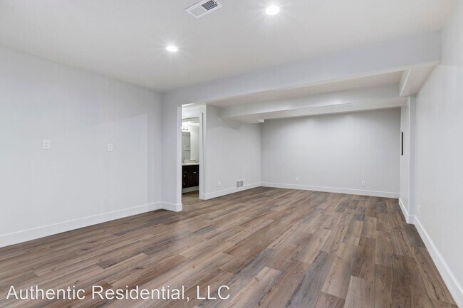 Foto del edificio - 6 br, 3 bath House - 156 W Apple Avenue