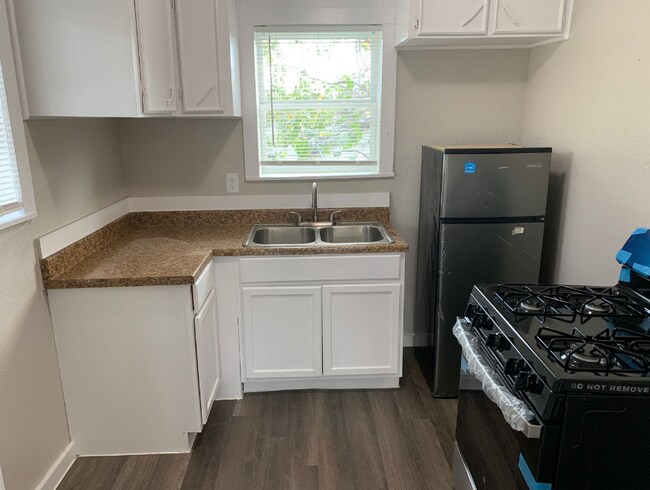 Building Photo - 3926 Farmer St