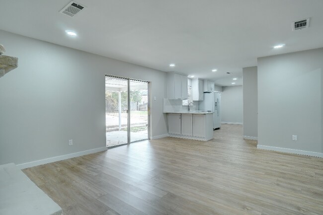 Building Photo - 5031 Oak Timbers Ct