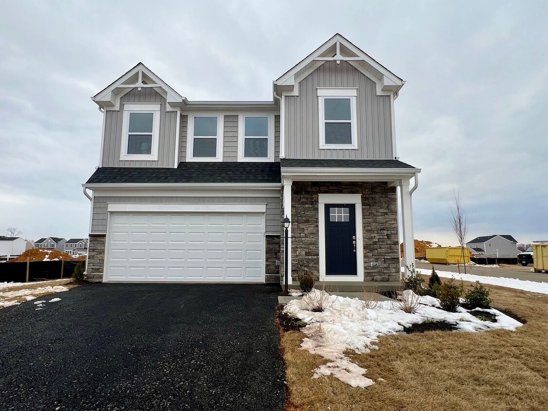 Foto principal - Brand New 3 Bedroom/2.5 Bath Single Family...