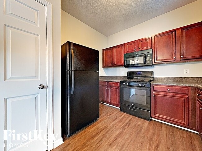 Foto del edificio - 2204 Crossrail Dr